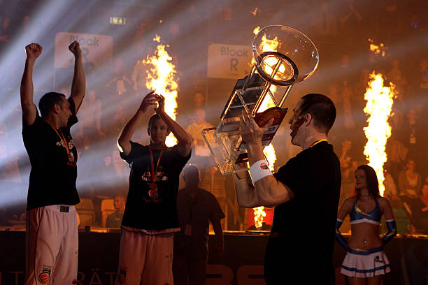 通过细致的 通过细致的